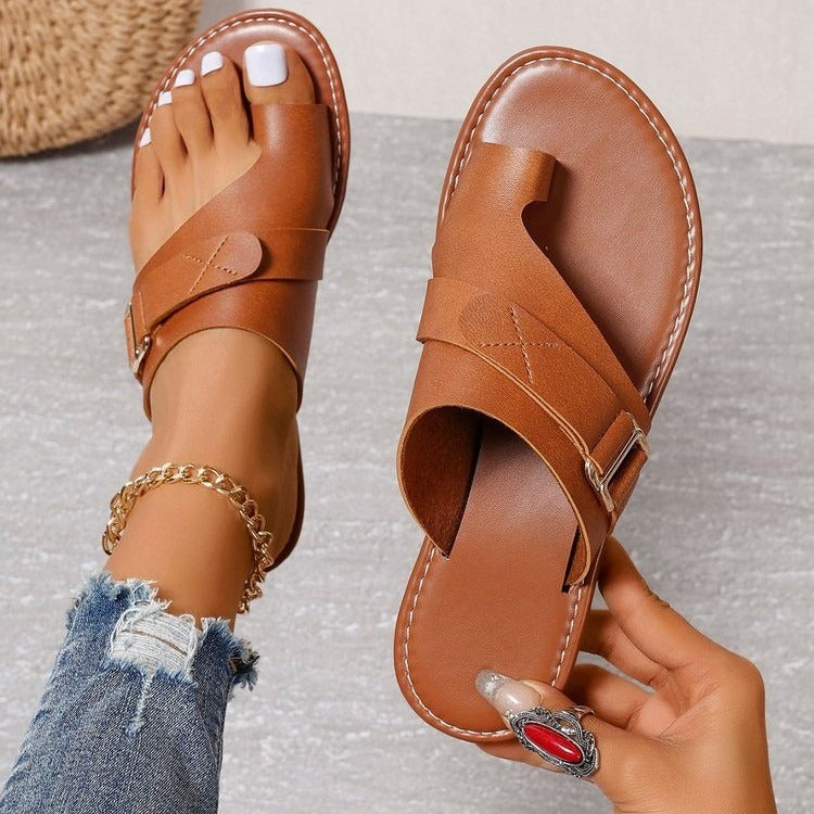 Summer women's shoes with toe covers flat heels and casual women's sandals and slippers