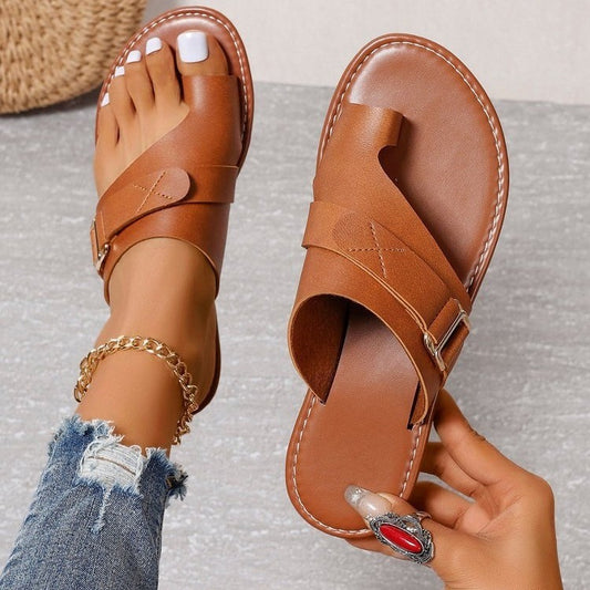 Summer women's shoes with toe covers flat heels and casual women's sandals and slippers