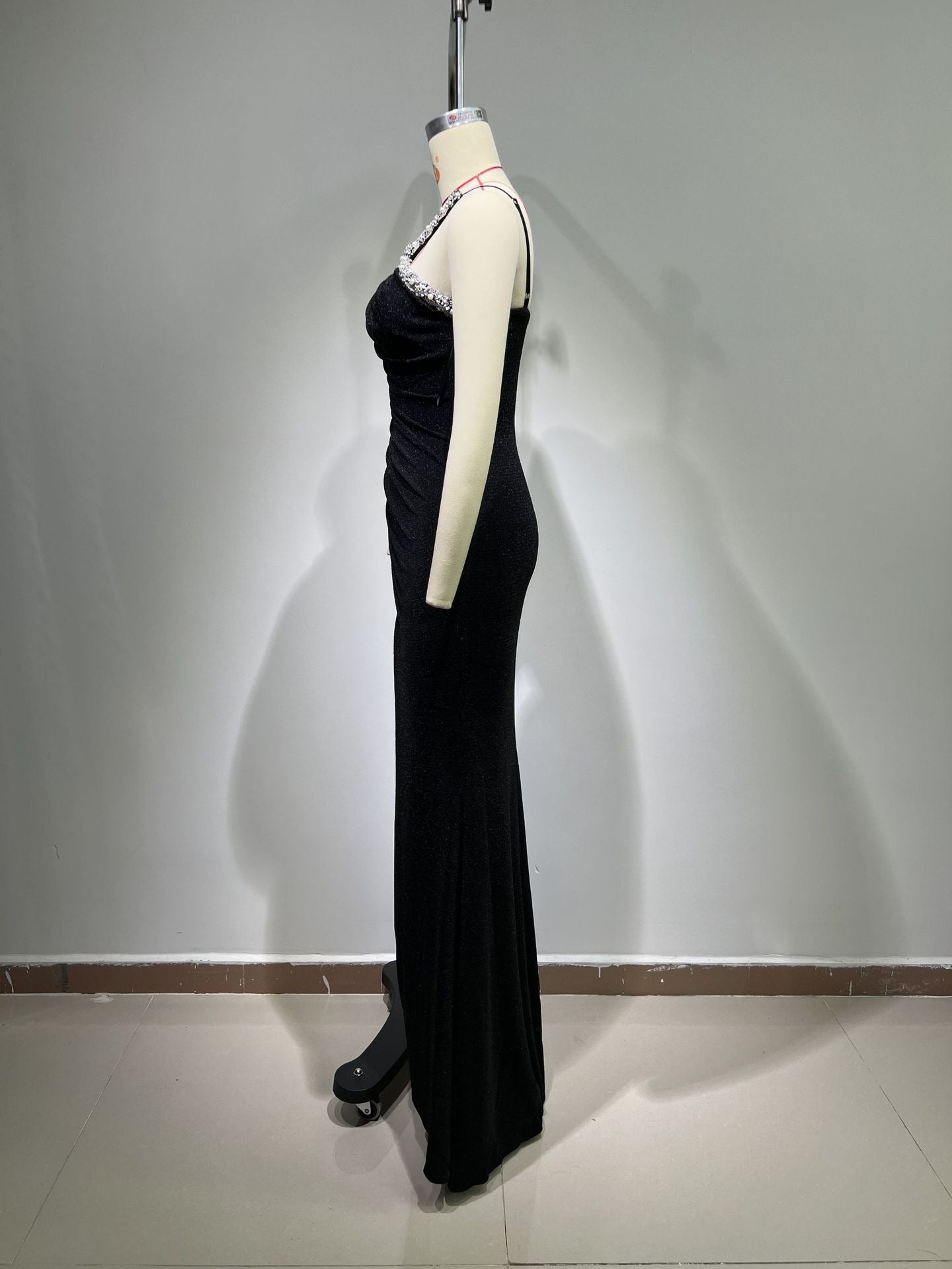 Long dress with sparkling rhinestones, tube top, sexy and elegant slit,