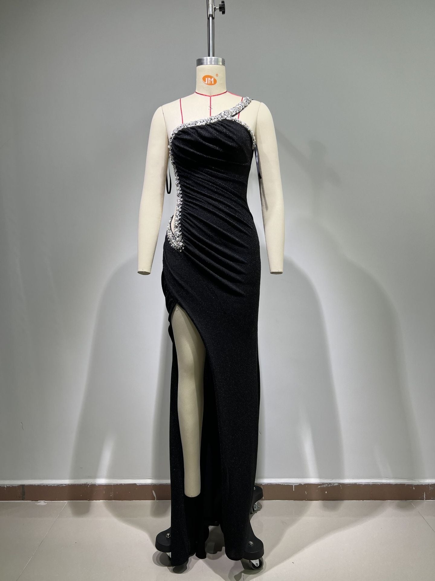 Long dress with sparkling rhinestones, tube top, sexy and elegant slit,