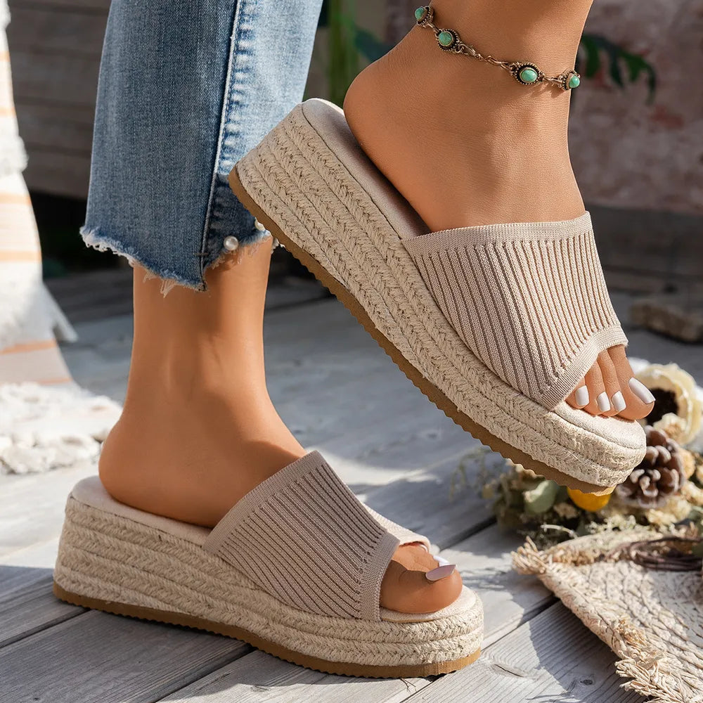 Straw woven sandals for women wearing fashionable fish mouth one-piece slippers for women